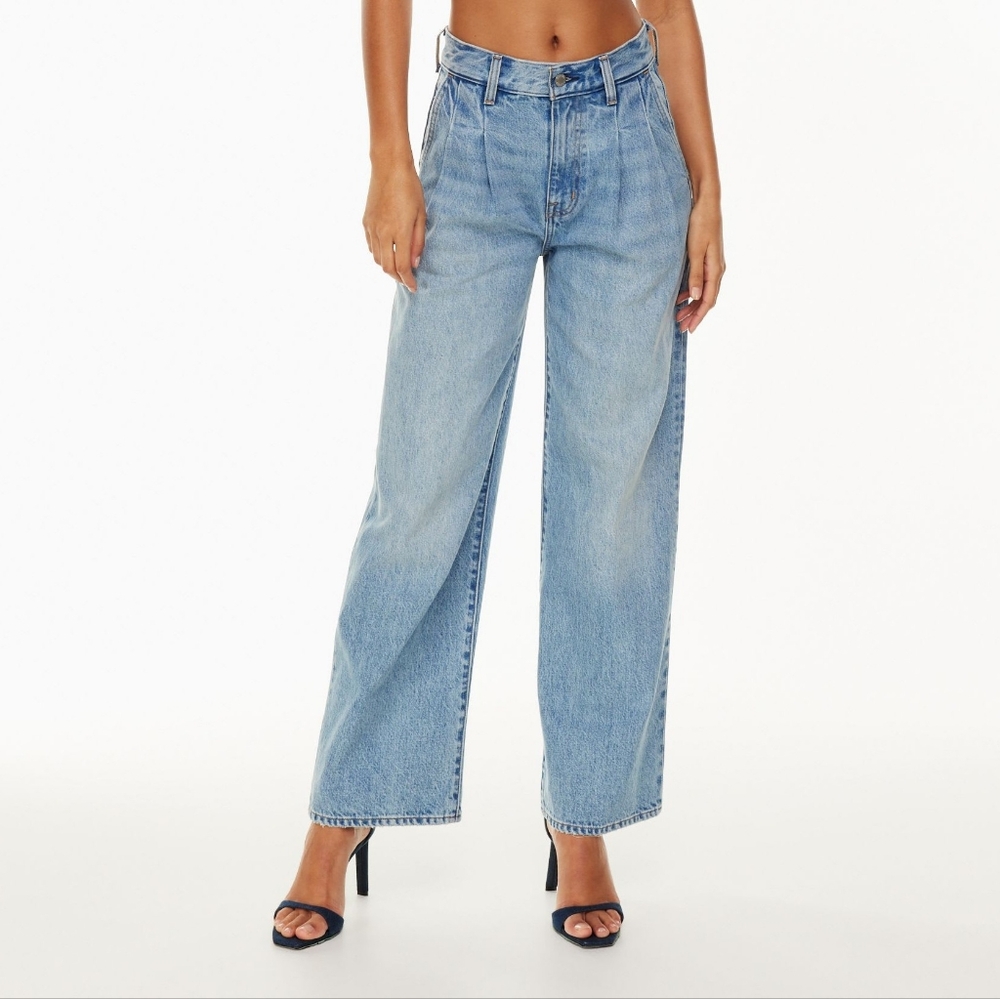 Aritzia Denim Forum The Belinda Hi-Rise Wide Jean - Light Blue Wash, Size 24